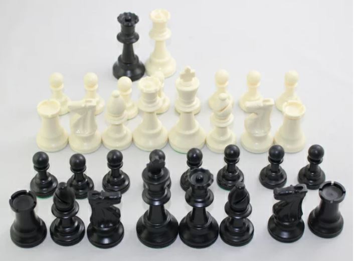チェス盤の商品開発に向けてチェス駒を注文いたしました!!!