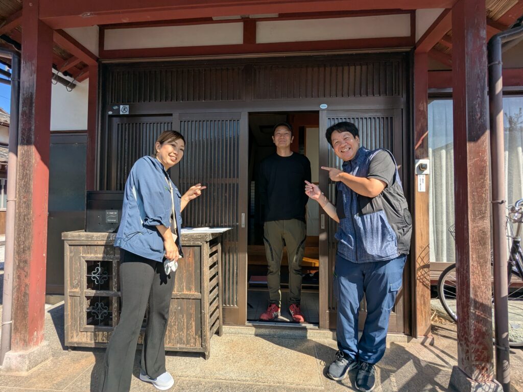 古民家再生ブログ・株式会社辻工務店様 その23 電気工事屋さんと井戸のレンガ積み💖