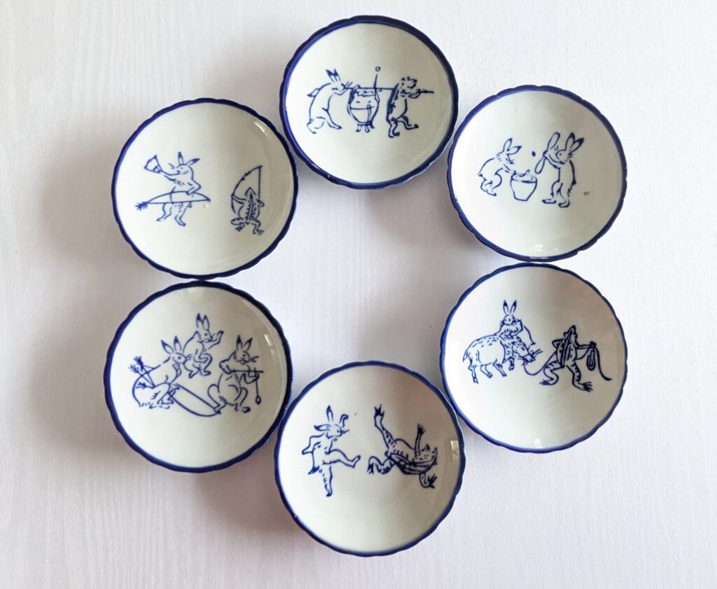 鳥獣戯画の小皿を買いました^^