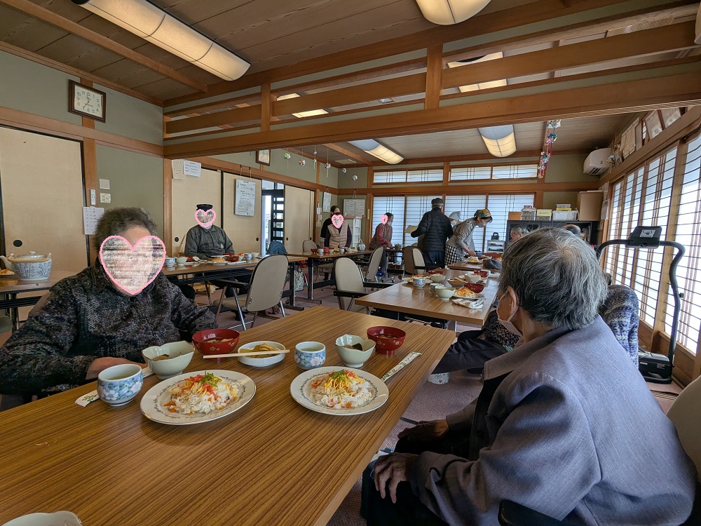 世継サロンで散らし寿司頂きました^^