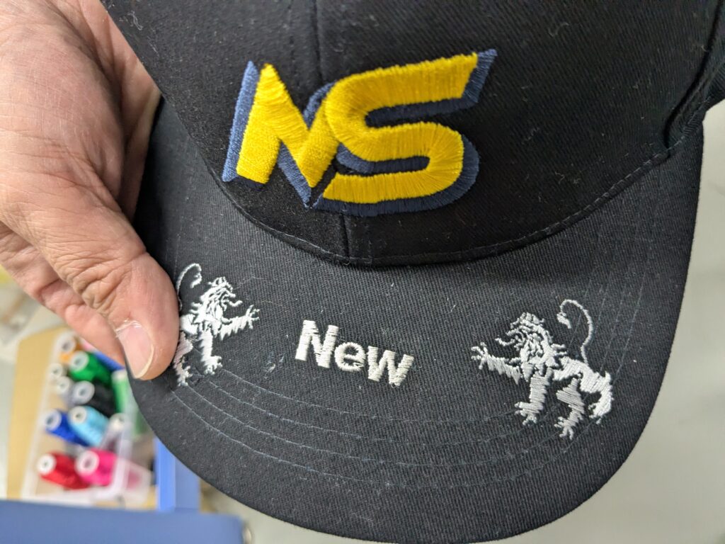 ㈱EODで見た凄い刺繍!!  キャップのツバに刺繍?!