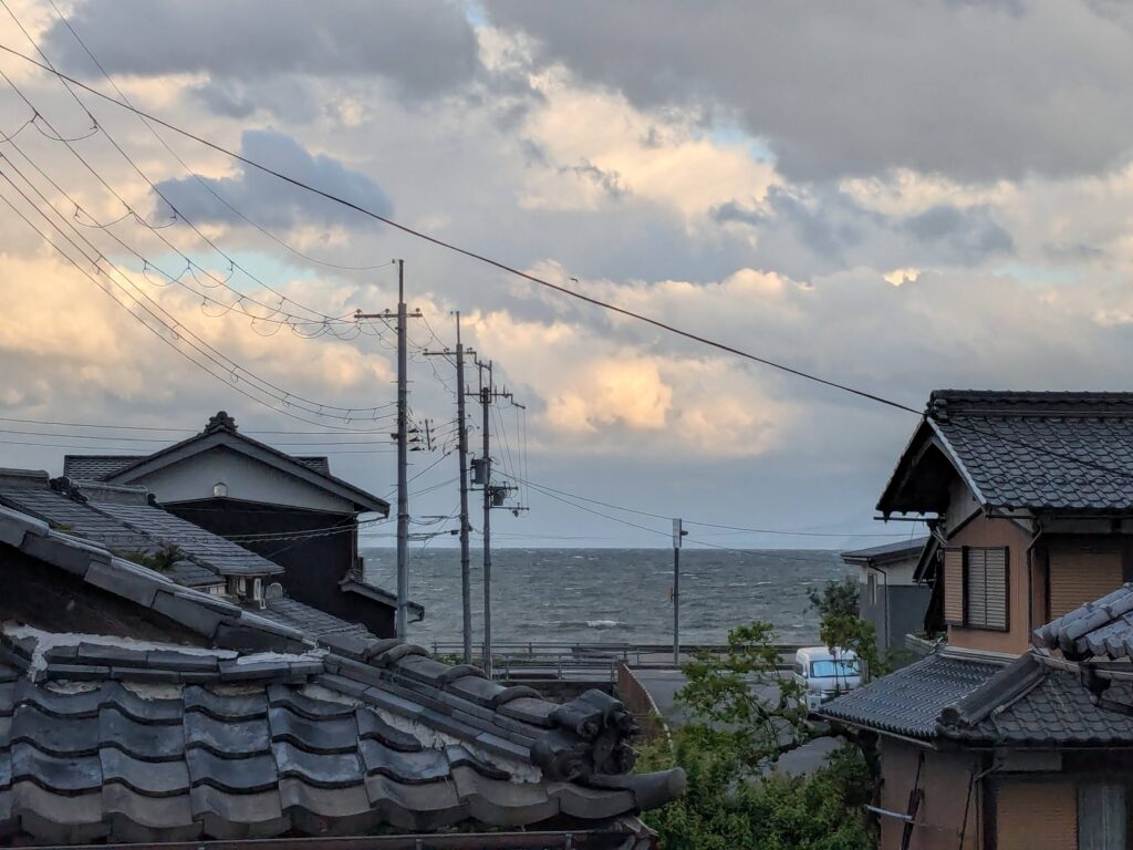 朝の琵琶湖・窓から見る景色✨