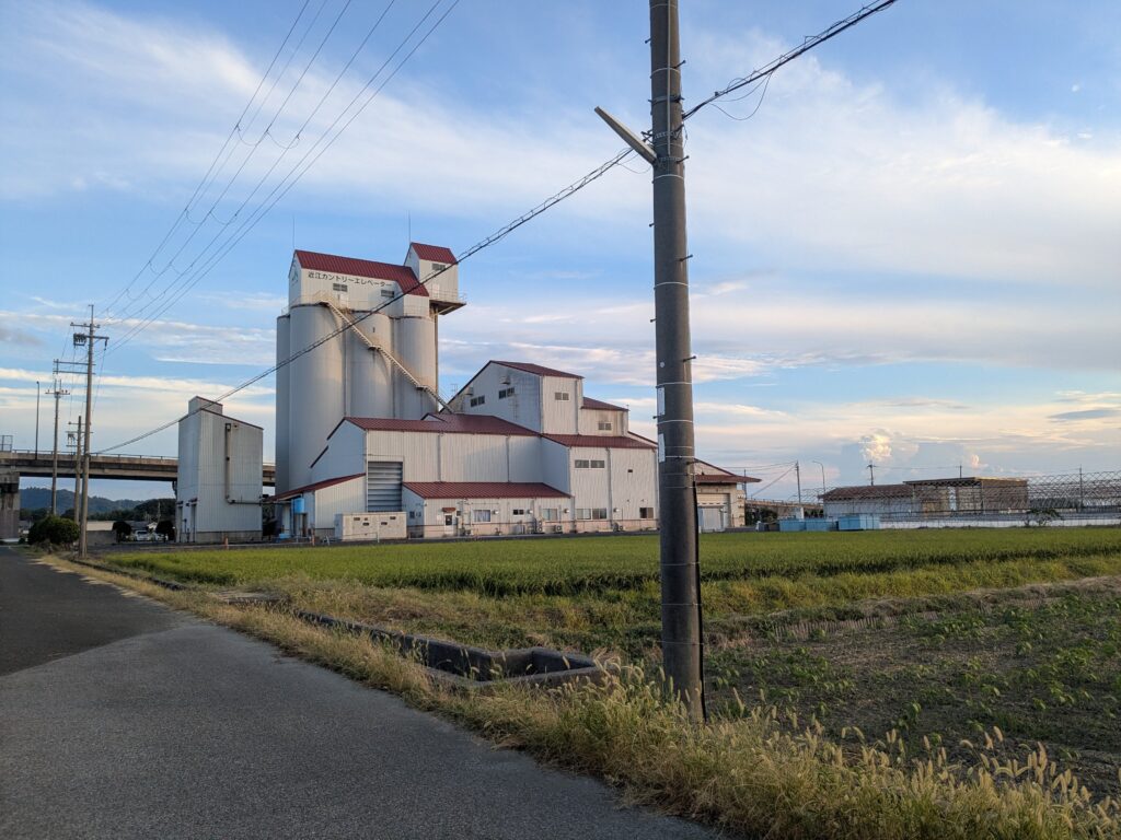 米原市世継の空